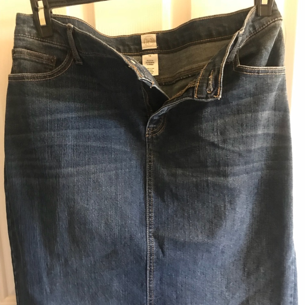 25% off 3+ items  Dressbarn Westport Jean skirt